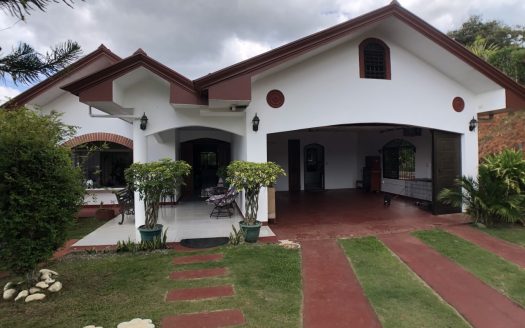 Large 3 bedroom 2 bathroom house with beautiful views