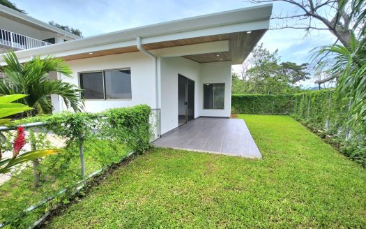 Home in gated community with modern finishes – close to all amenities