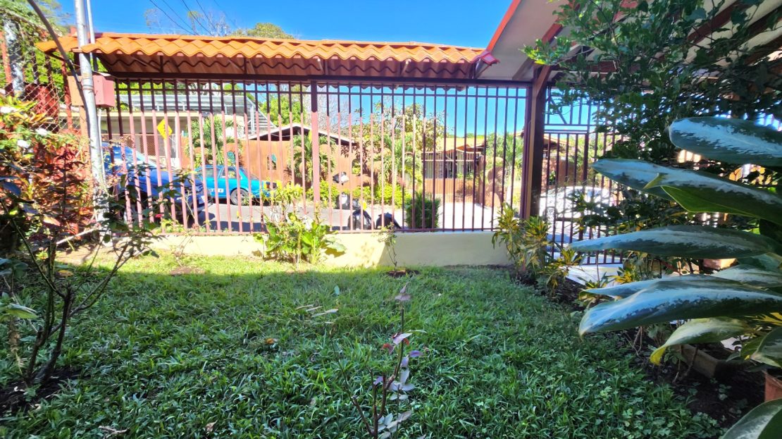 Furnished tico style home close to downtown