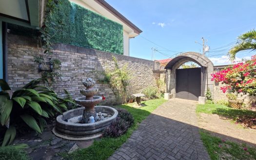 Spacious Residence in Santo Domingo de Heredia – Privacy, Space and Exceptional Location