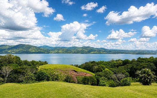 Lake Arenal Guanacaste Luxury Estate | 9 Bedrooms, Guest House, Infinity Pool & Workshop | Villa Alba Nueva