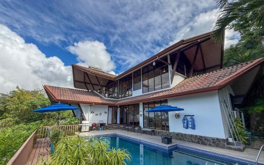 Panoramic Ocean View 4-Bedroom Home with Big Pool & Ample Space to Entertain in Ojochal Costa Rica