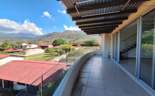 Penthouse apartment in Condominio Vereda del Río, Santa Ana