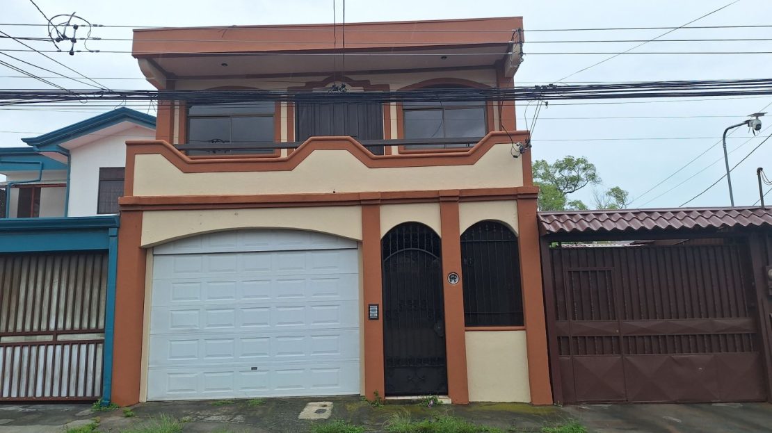 House in Biamonte Urbanization
