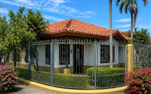 Luxury Corner Home in Residencial Quizarco, Santo Domingo de Heredia | 581 m² Lot & 313.56 m² Construction