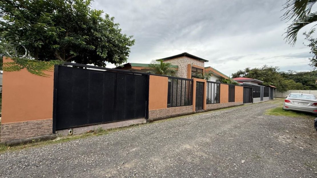 REDUCED BY $5.000 Villa for Sale in Liberia in gated community - “Casa El Real Liberiano”