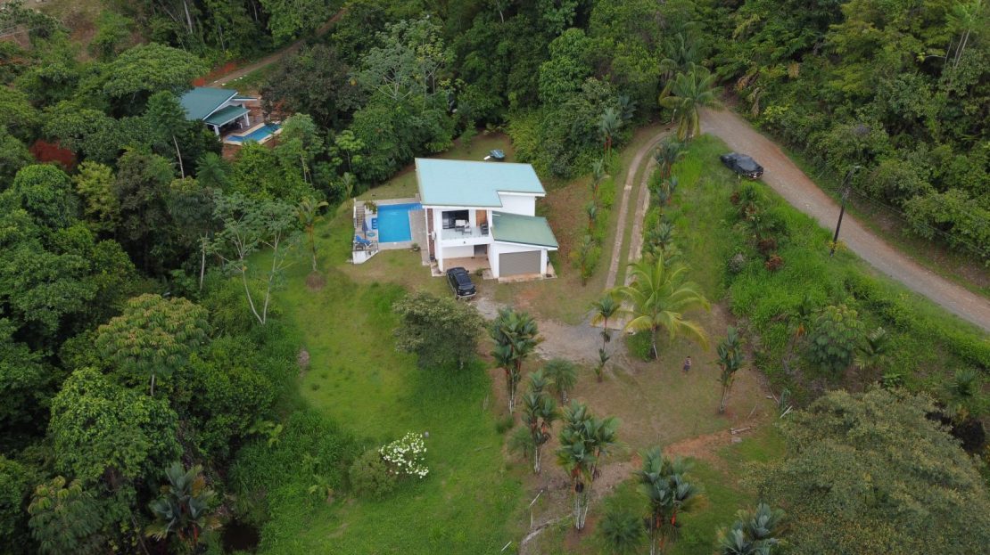 Modern 3 bedroom home on quiet road