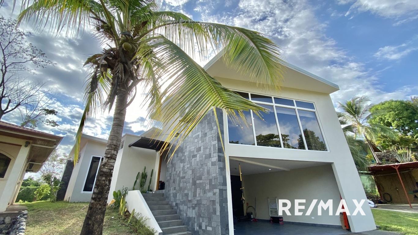 DREAM HOME IN HERMOSA BEACH