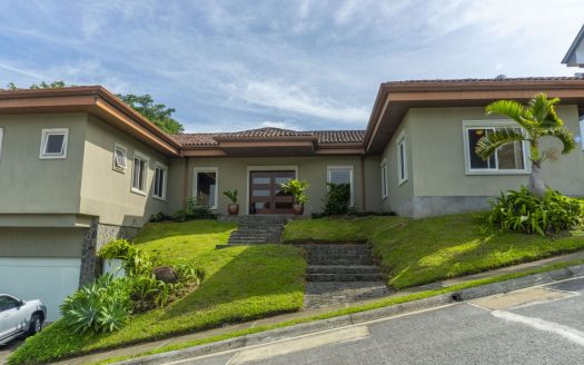 HOME FOR SALE: Gated Comunity Casa Serenity, Costa Rica