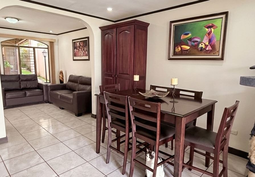 House for sale in Santa Ana