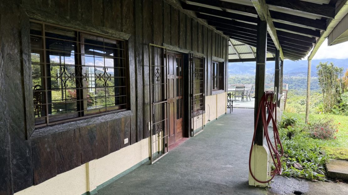 Family  House with huge acreage in La Fortuna near Lake Arenal