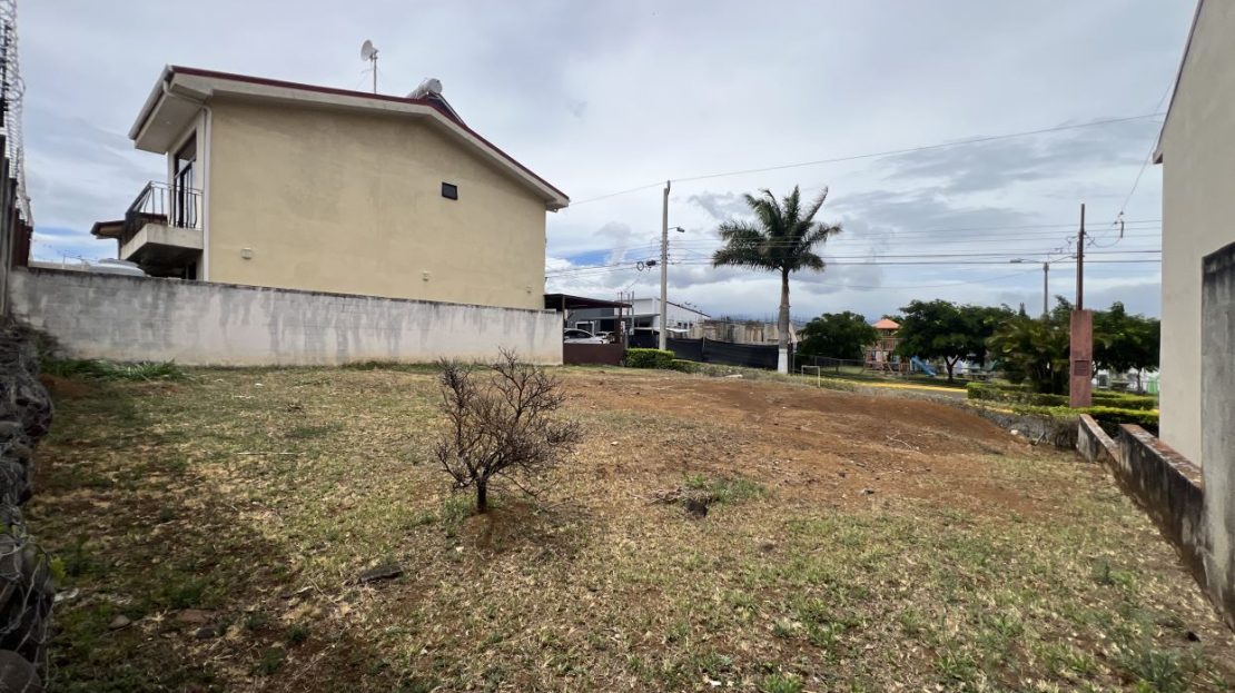 FOR SALE-Lot ready-to-build in Villas del Río gated community
