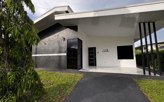 Home in gated community with pool, jacuzzis, lake and river access – 3 bedrooms – Ideal for Airbnb or investment – $207,000