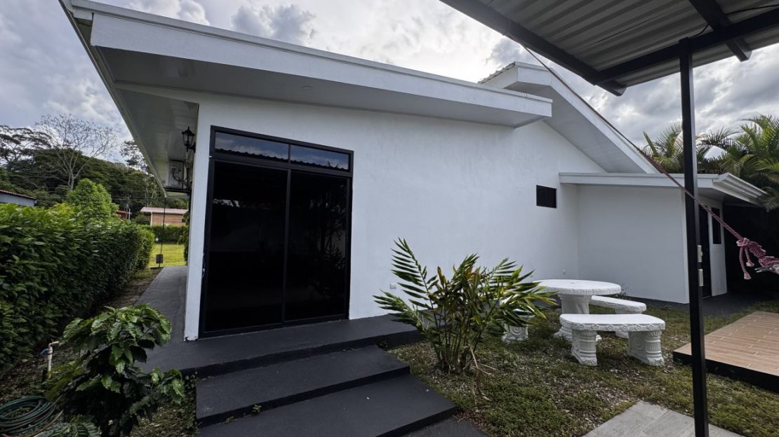lake and river access – 3 bedrooms – Ideal for Airbnb or investment – $207