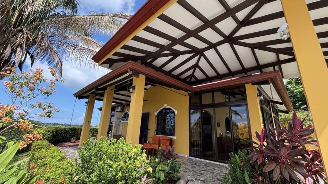 Own the View – A Lovingly Maintained Oceanview Retreat with a huge pool and a guesthouse - Buy it with U.S.-style fixed mortgage