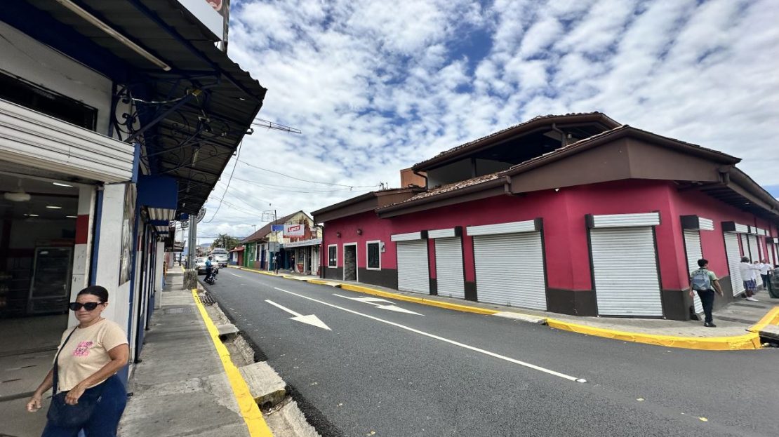 Bar Fully Equipped Commercial Space for Lease in Barva