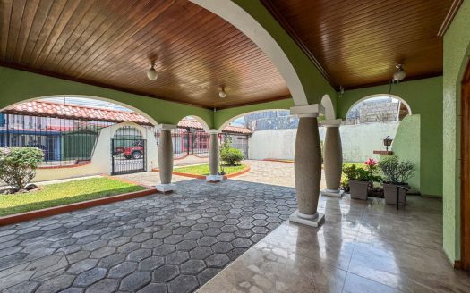Prime 1,031 m² Property for Business in Cartago