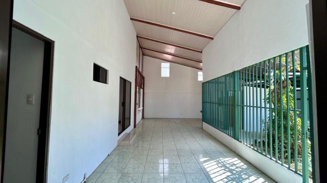 Corner Home for Sale in Palmares