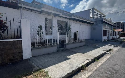 House for Sale – Spacious with Indoor Fountain