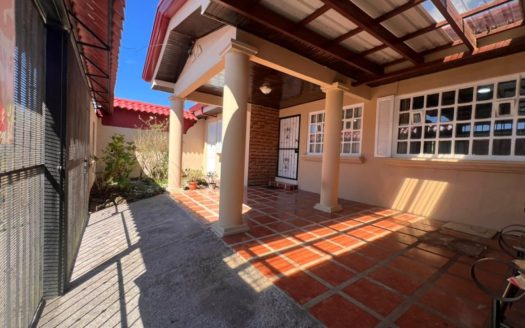 House in Sanabria urbanization in San Rafael Oreamuno de Cartago