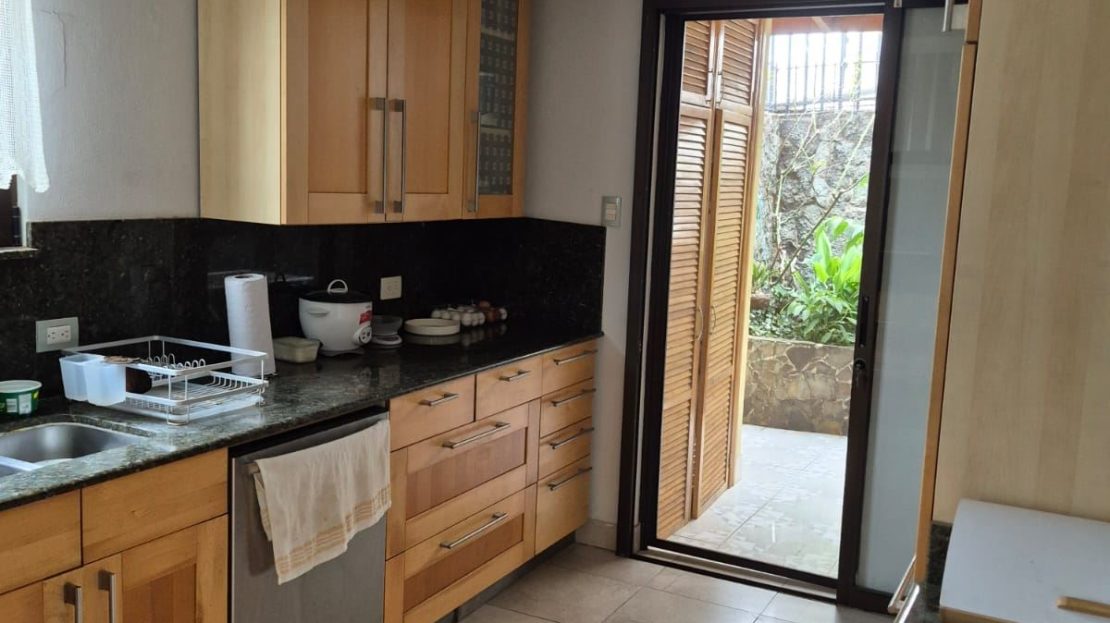 Heredia: Property with Two Independent Apartments