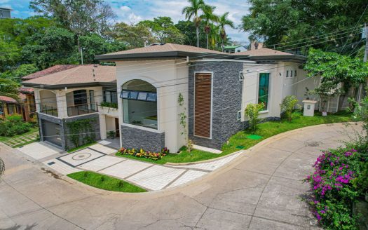 RENTAL – LUXURY HOME IN FRONT OF THE COUNTRY CLUB | EXCLUSIVE GATE COMMUNITY