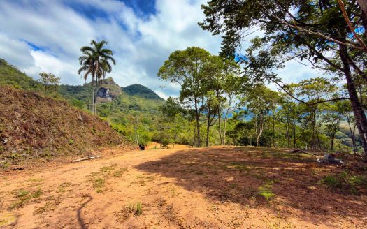 For Sale: Beautiful Mountain 1,300m2 Residential Lot in Quebradas – CR