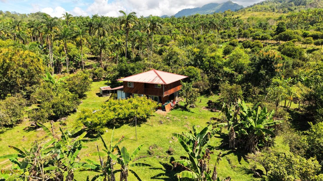 664 m² of Nature and a Nearby River