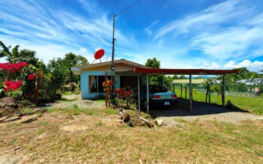 Rural Home with a Peaceful Atmosphere in Playa Verde, Santa Elena 206 m² Lot