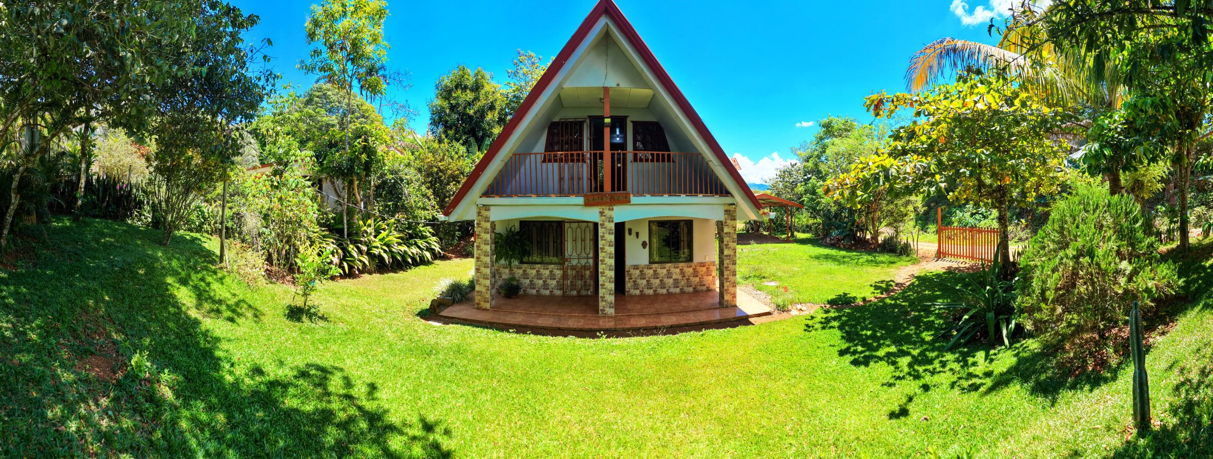 2-Story House with 879 m² Lot for Sale: Connectivity and Space, in Las Mercedes de Cajón