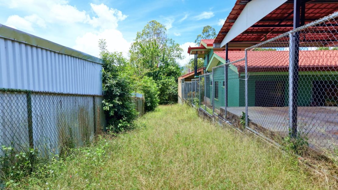 strategically located just 1 km from the main access.