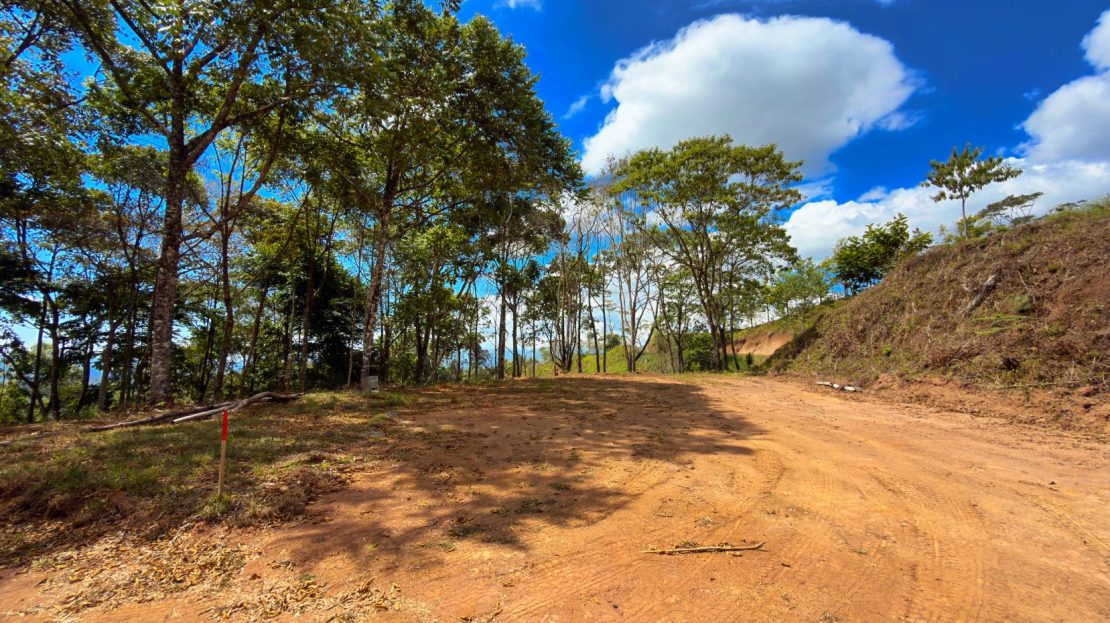 300m2 Residential Lot in Quebradas - CR
