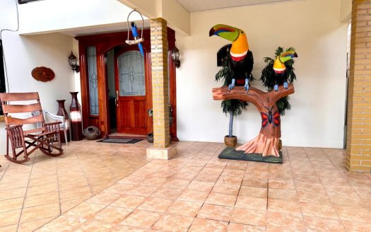 Turn Key Spacious Home with Pool- Grecia Ala Juela