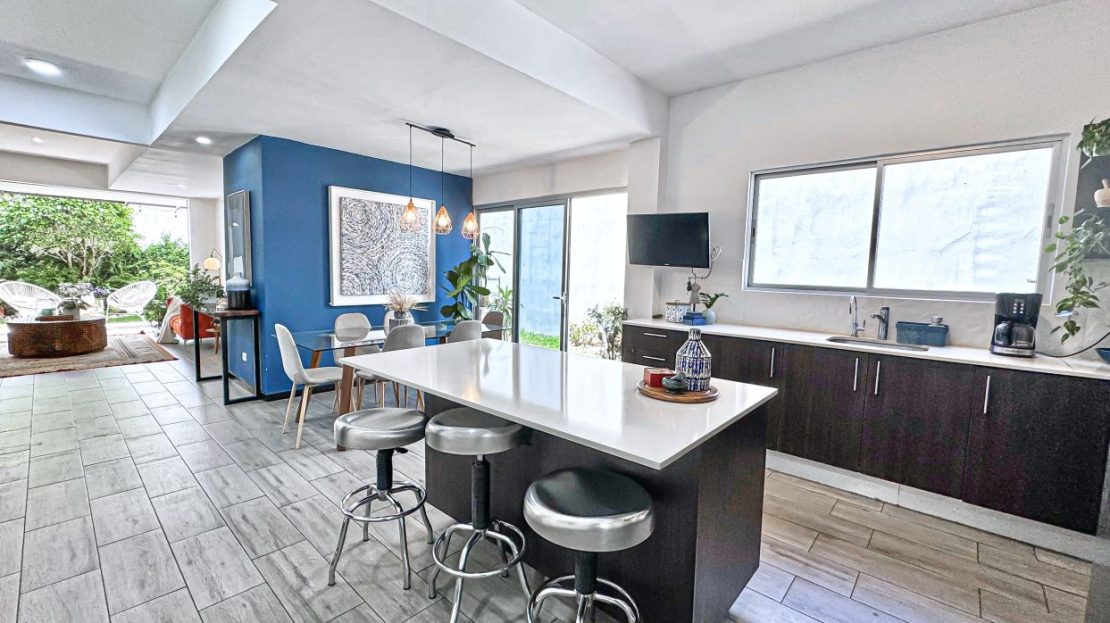 Casa Piamonte Breezes - a Fine economical family home