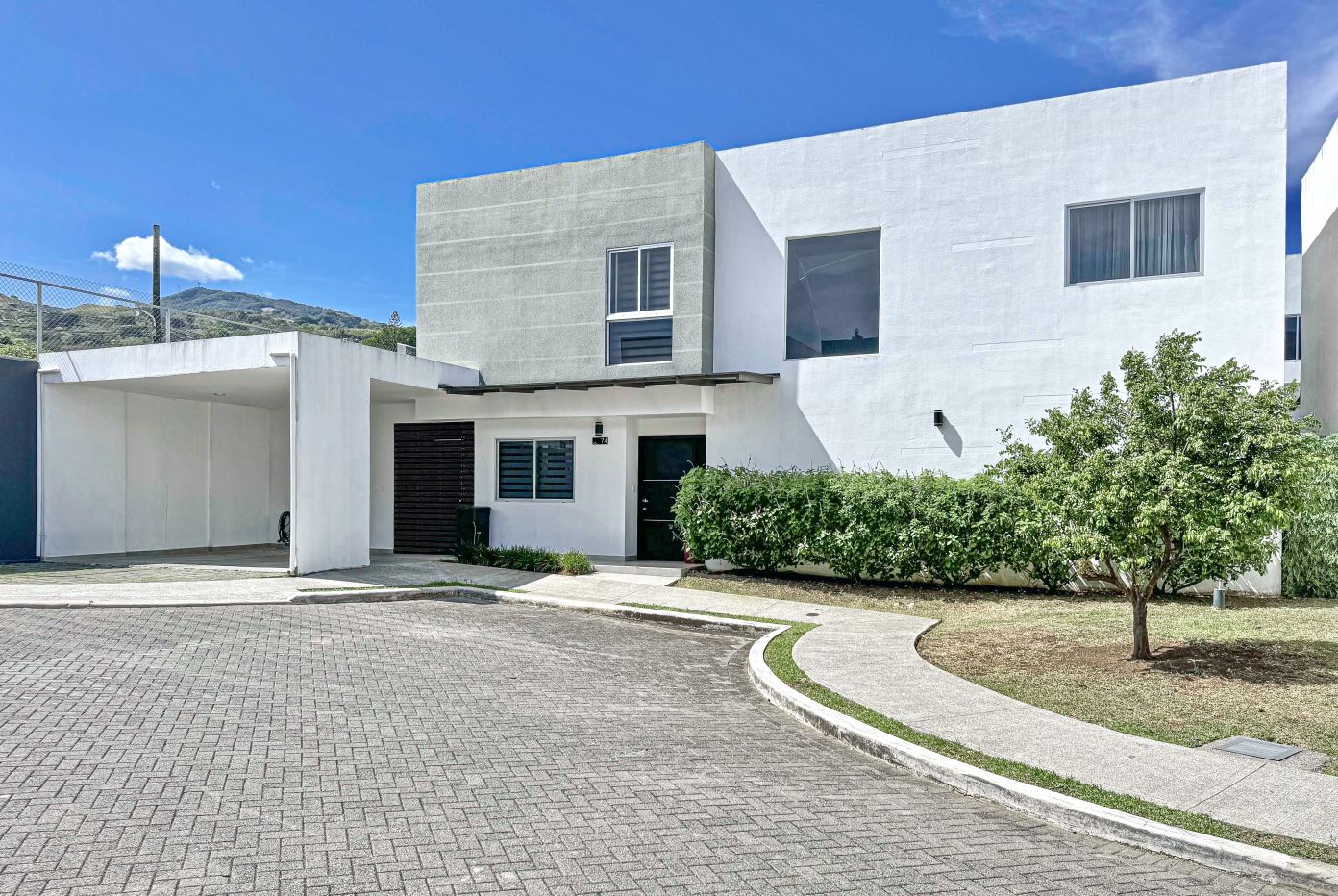 Casa Piamonte Breezes - a Fine economical family home