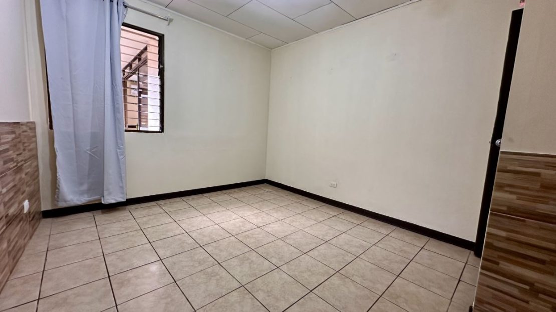 Office in Sabana Oeste with all services included – $325/month