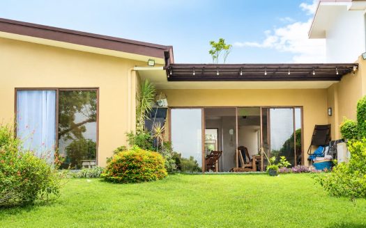 Charming Single-Level Home Near Atenas with Spacious Garden & City Views