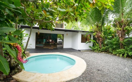 House for Sale in Bahía Ballena – Only 1 km from Marino Ballena National Park