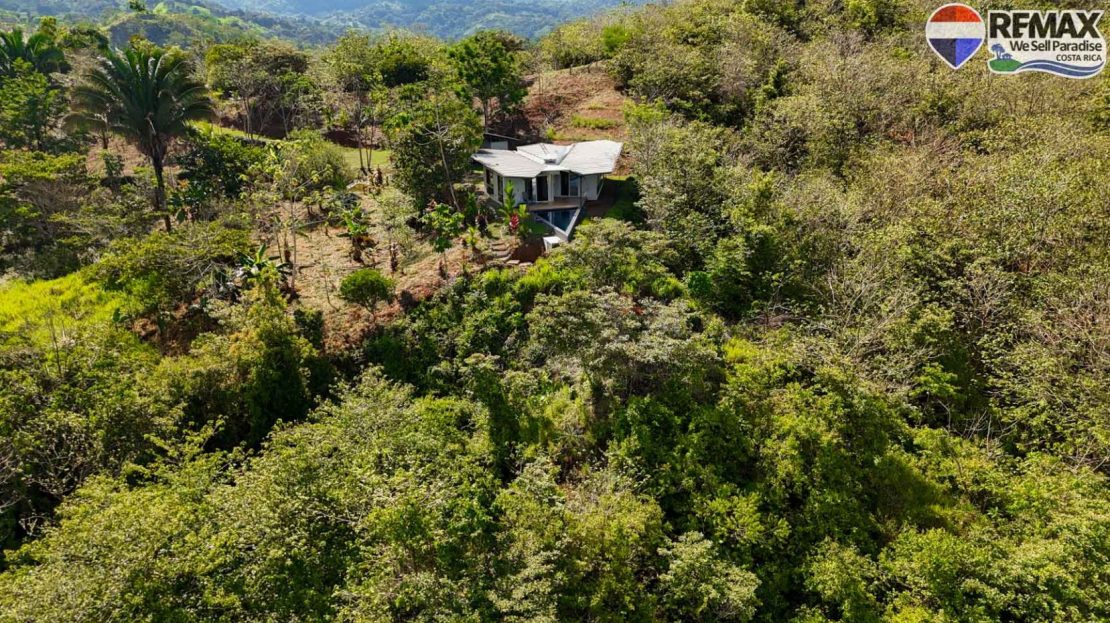 32-Acre Self-Sustainable Off-Grid Farm Near Ojochal with House