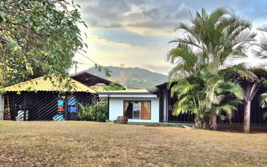 Spacious Single-Level Home with Large Lot in Santa Eulalia – Minutes from Atenas
