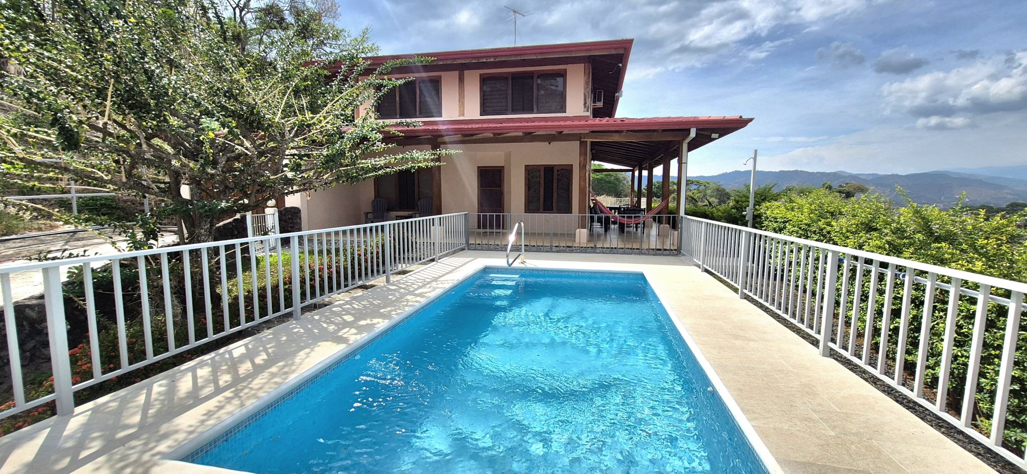 Two-Story Home for Rent in Atenas – Beautiful Views, Pool &amp; Prime Location