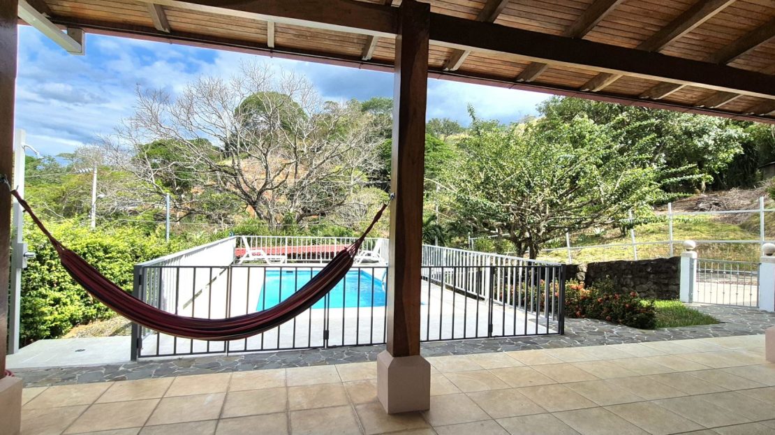 Two-Story Home for Rent in Atenas – Beautiful Views