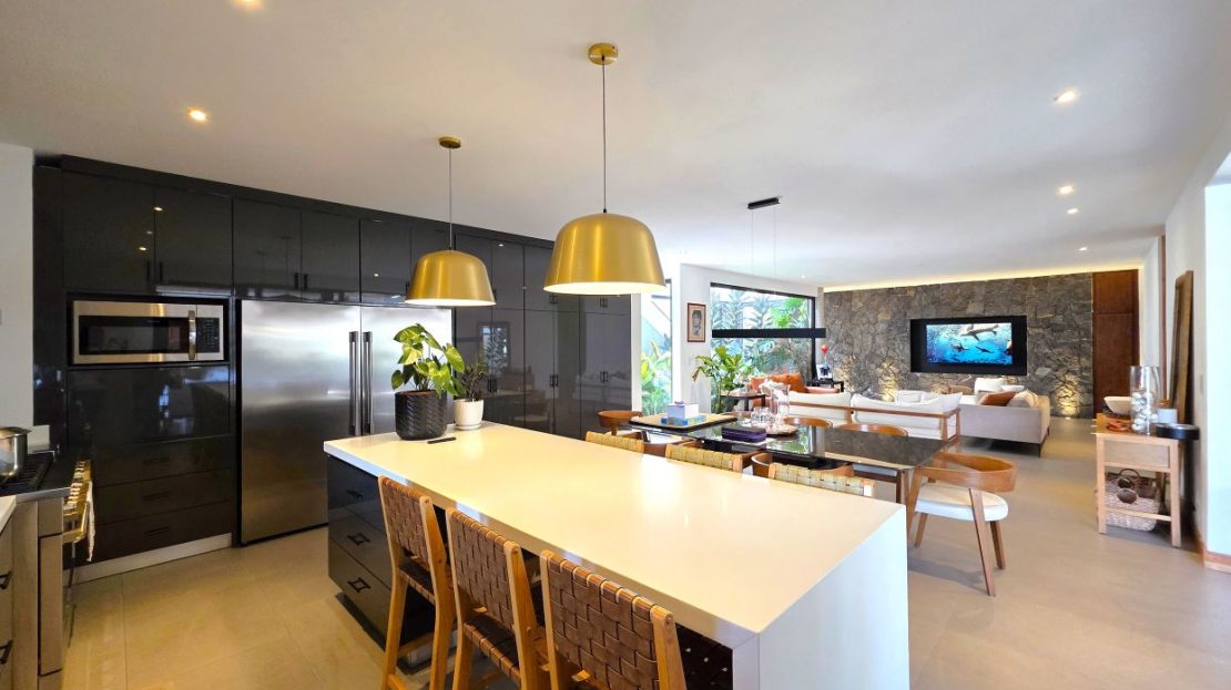Contemporary Elegance in Francosta | An Exceptional Residence in the Heart of Heredia | 6 Bedrooms with En-Suite Bathroom