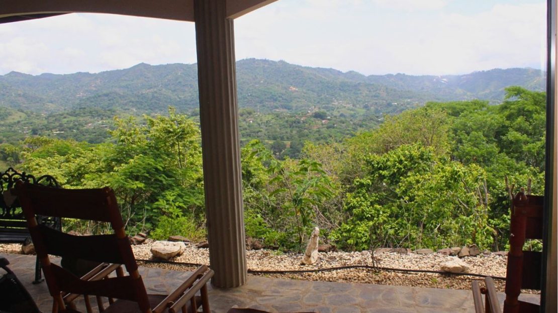 Amazing view home located in Vista Atenas