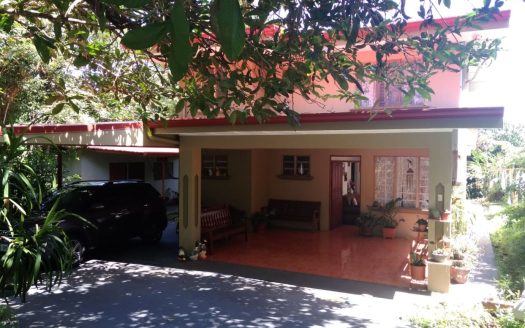 Nice property for sale in Atenas, Los Angeles, just one kilometer from the park, with a two-story house.