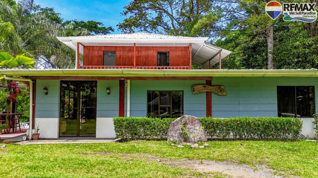 Super Rare 4 Bedroom Jungle Home in Ojochal with Pool