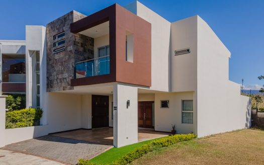 SE ALQUILA- Casa AMUEBLADA en Condominio Agua Clara, Desamparados, Alajuela