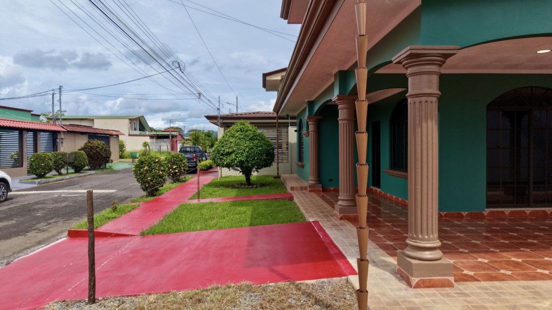 Modern House for Sale in Monte General