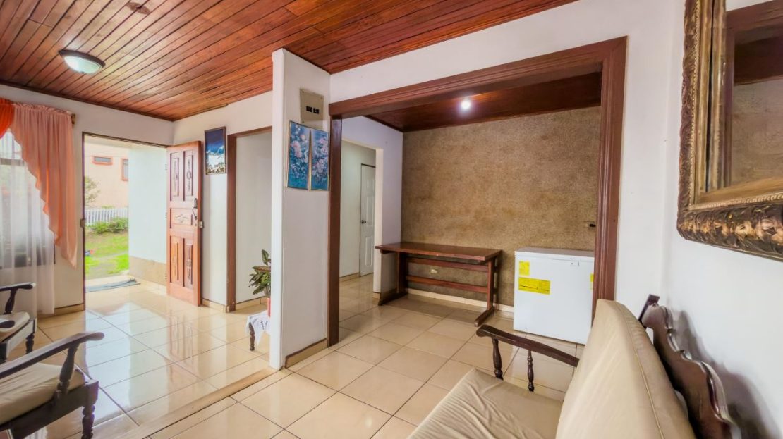Land-Value Opportunity in Coveted San Isidro de Grecia