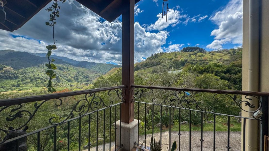 177 m² Retreat For Sale
